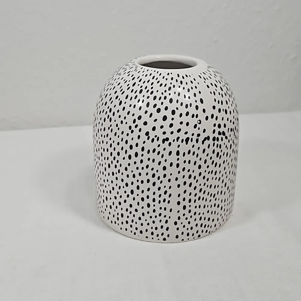 unique ankyo speckled spotted dolomite vase